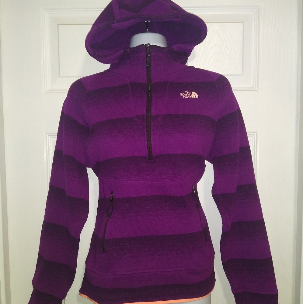 Lot#1: The North Face Womens Medium pullover hoody